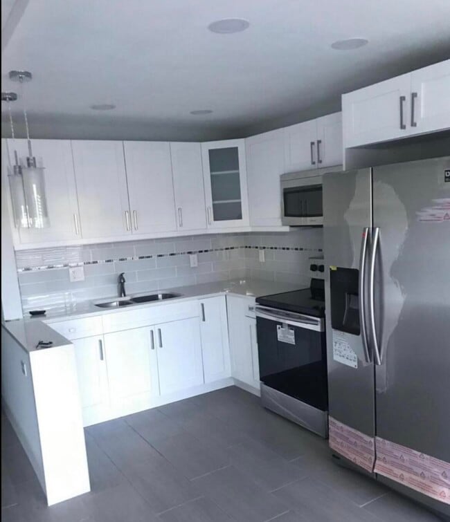 Building Photo - 2200  Springdale Boulevard 111 Palm Spring...