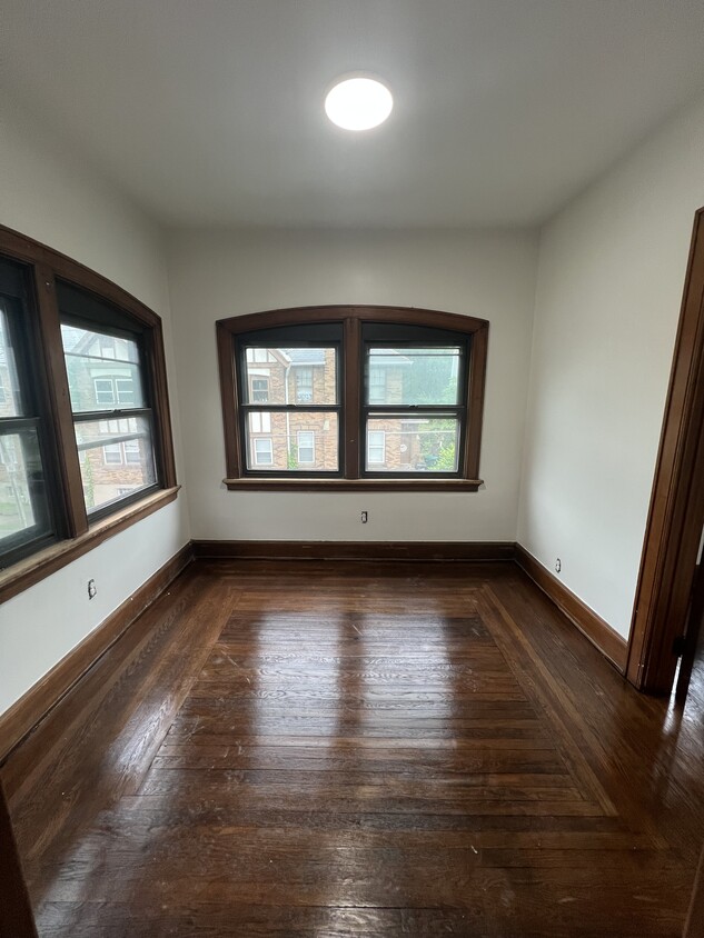 Building Photo - 3745 Saint Lawrence Ave