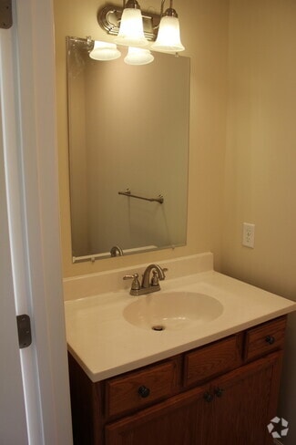 Building Photo - 818 Carson Cir