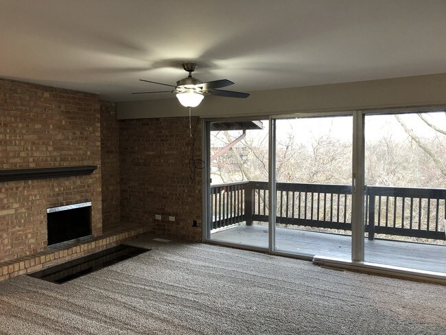 Building Photo - 5605 Lakeside Dr
