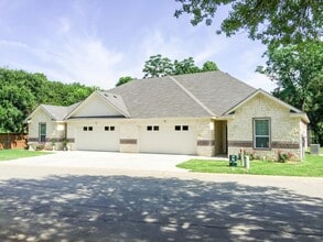 Building Photo - 2941 Savannah Ct