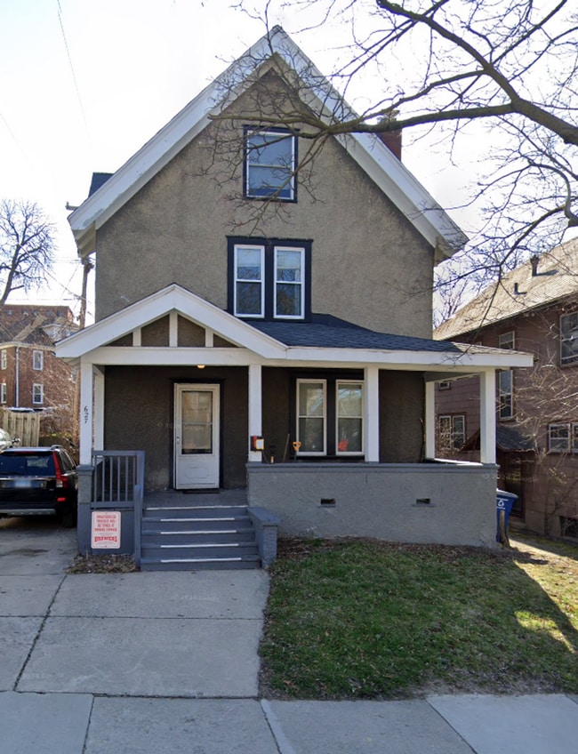 Building Photo - 627 S Division St