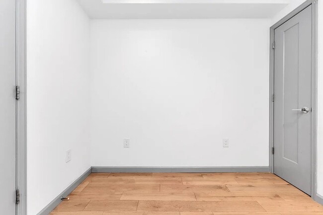 Foto del edificio - 332 E 6th St