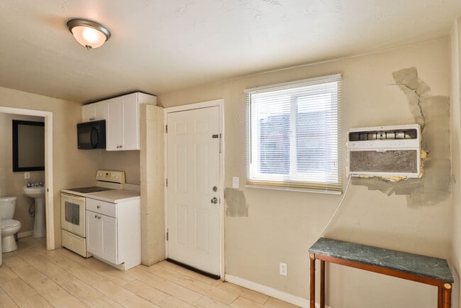 Building Photo - 107 E Madden Dr
