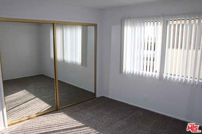 Foto del edificio - 12100 Birch Ave