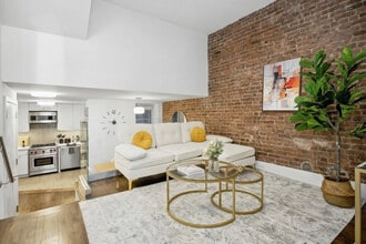 Building Photo - 125 E 83rd St