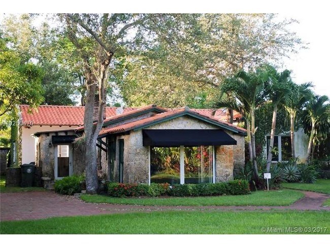 Foto del edificio - 6811 Sunset Dr