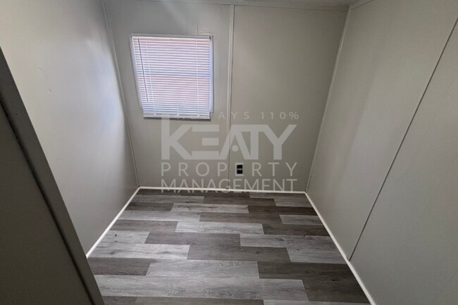 Building Photo - 3 Bedroom, 1.5 Bathroom Rental NOW Available!