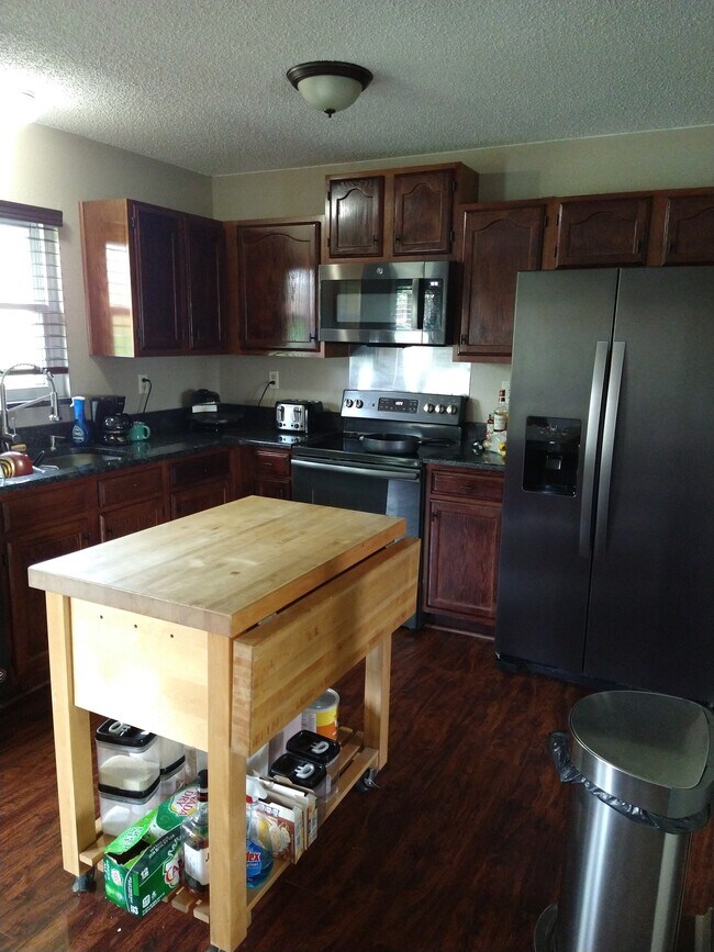 Building Photo - 4201 Sunny Glen Ct