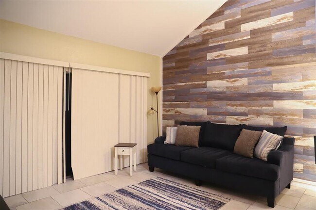 Foto del edificio - 12900 Walden Rd