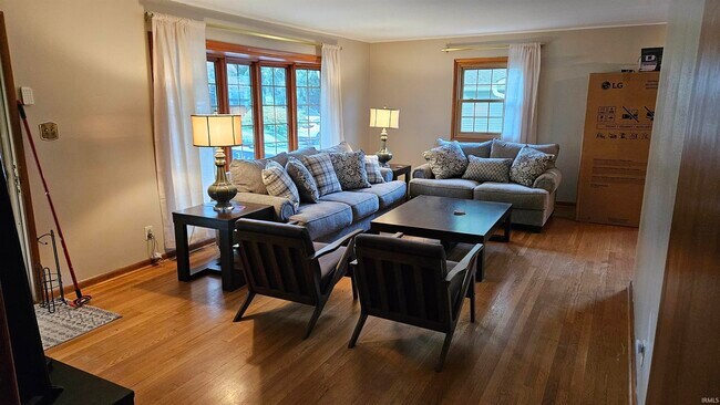 Foto del edificio - 509 S Swain Ave