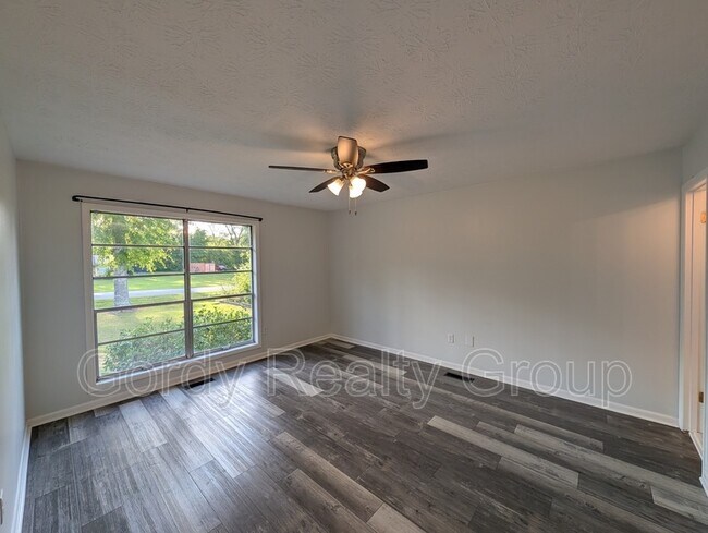 Foto del edificio - 2994 S Madison St