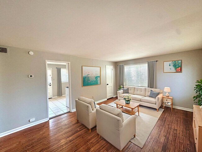 Foto del edificio - 458 Glen View Ct
