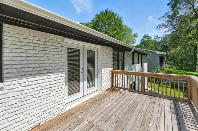 Foto del edificio - 1365 Renee Dr