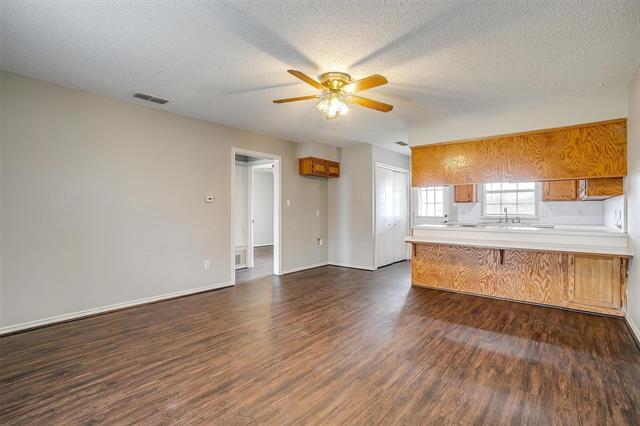 Building Photo - 5005 Green Tree Ln