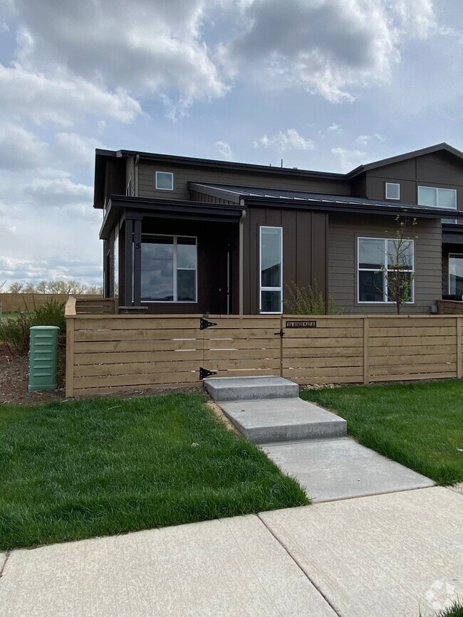 Building Photo - 2614 Avenger Pl #5