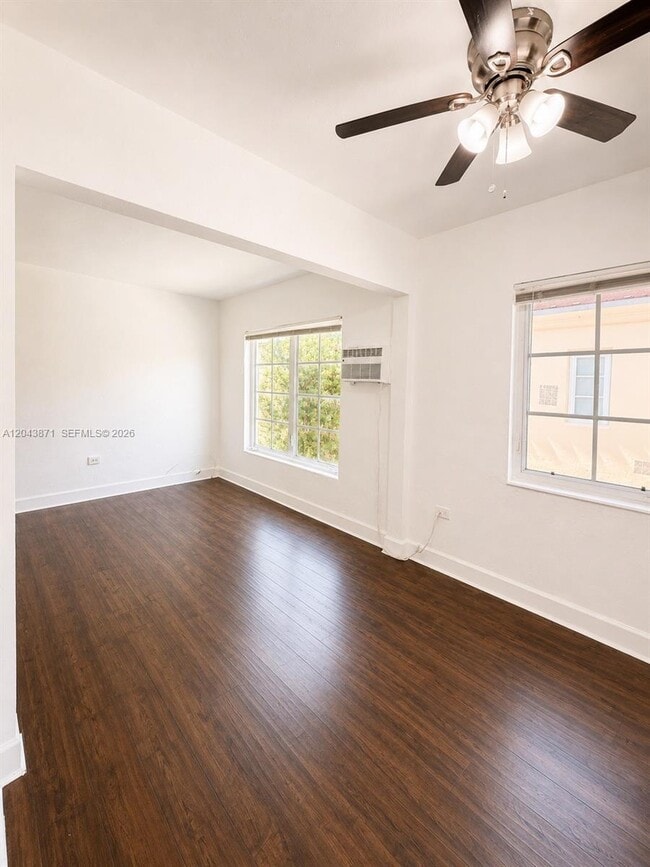 Building Photo - 322 25th St