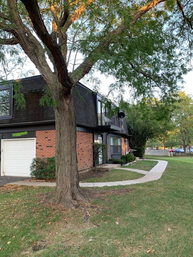 Building Photo - 1140 Inverrary Ln