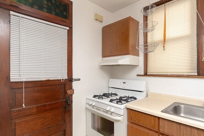 Foto del edificio - 3632 N Paulina St