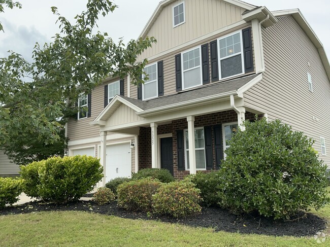 Building Photo - 3225 Saddlebrook Dr