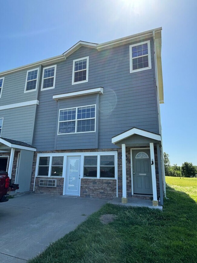 Building Photo - Ogden Triplex