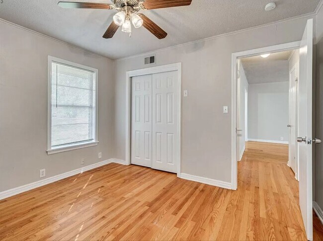 Building Photo - Welcome Home!!