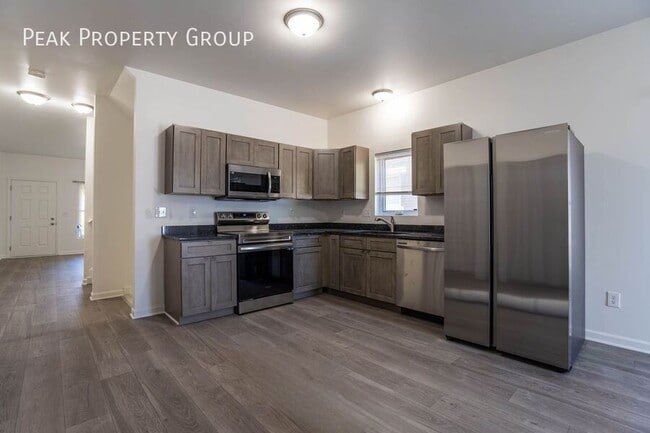 Building Photo - 373 E 13th Ave