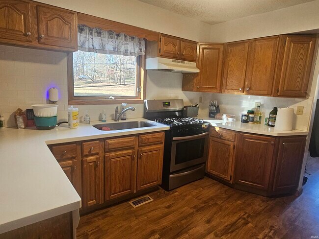 Foto del edificio - 4035 N Hinkle Rd