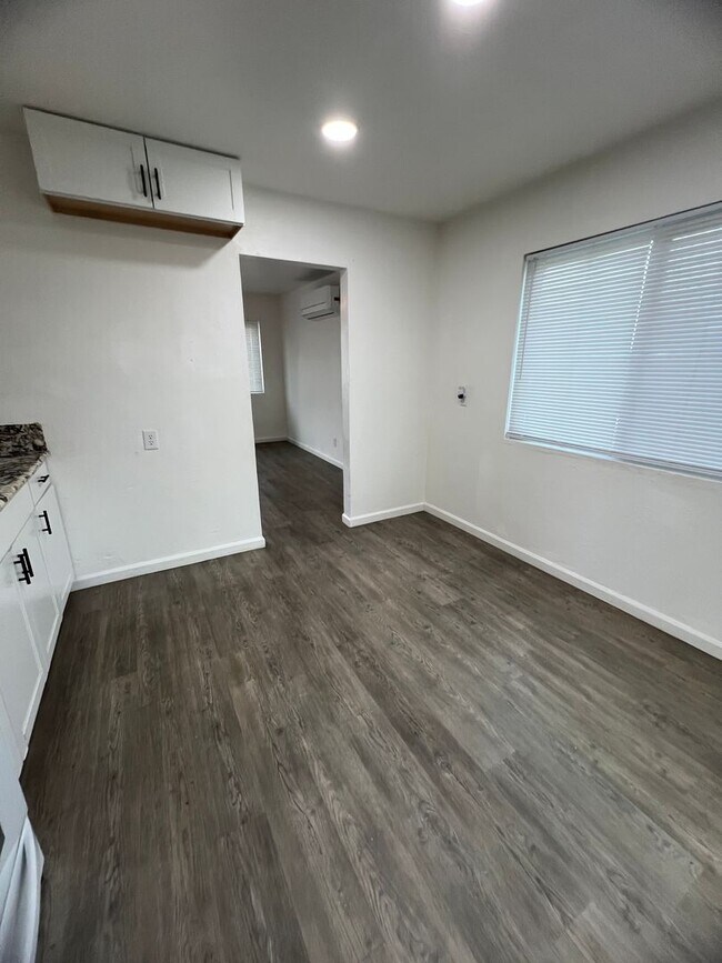 Foto del edificio - 808-809 Farmersville Blvd