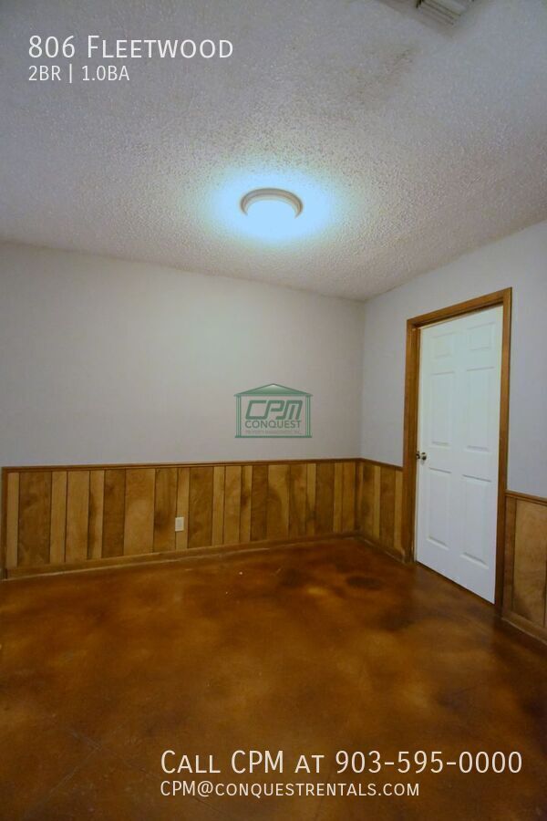 Building Photo - 806 Fleetwood-