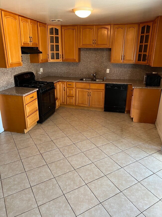 Kitchen - 2130 Burton Ave