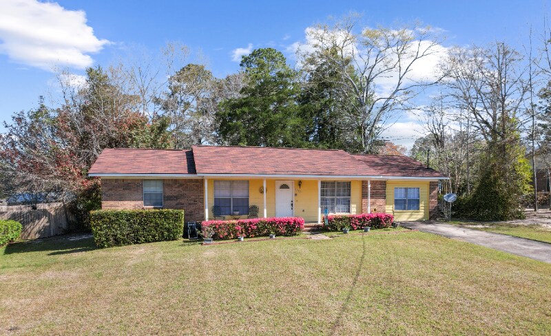 Foto principal - 202 Peartree Cir