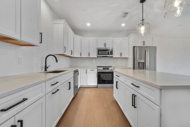 Building Photo - 62 Foundry St