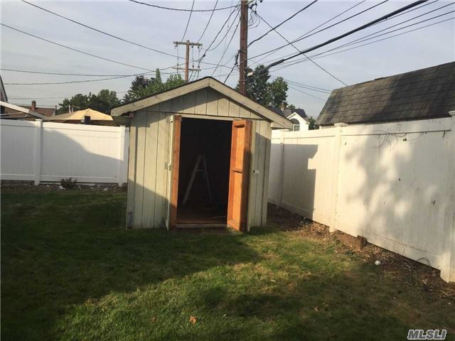 Building Photo - 61 Oaktree Ln