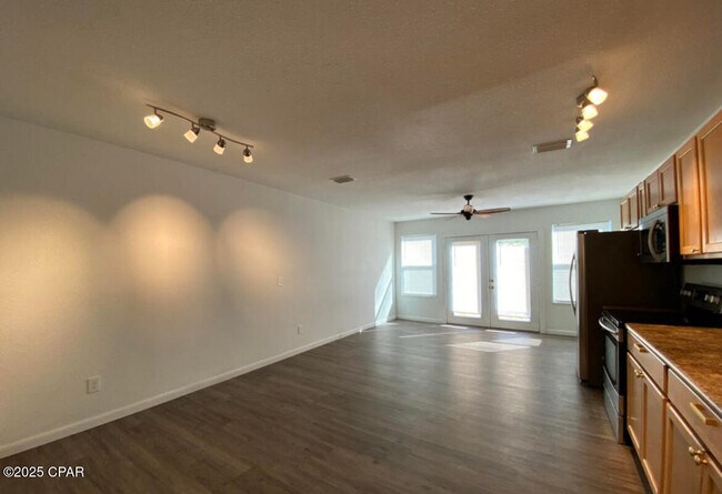 Foto del edificio - 4455 W 19th St