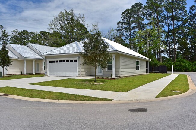 Building Photo - 10 Oakfield Dr N