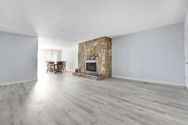 Foto del edificio - 12246 Montana Ave