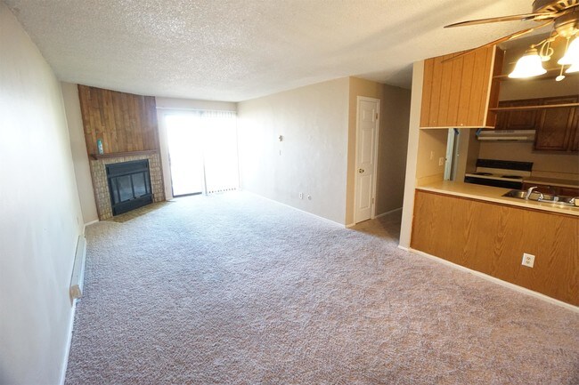 Building Photo - 14701 E Tennessee Dr