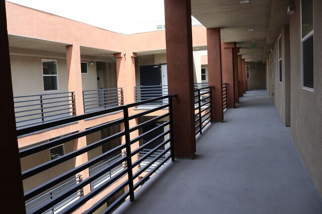 Building Photo - 7120 Bellaire Ave