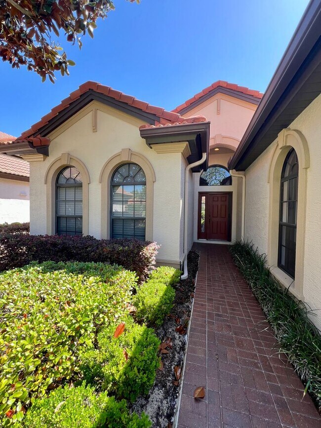 Foto del edificio - 2115 N Lakecrest Loop