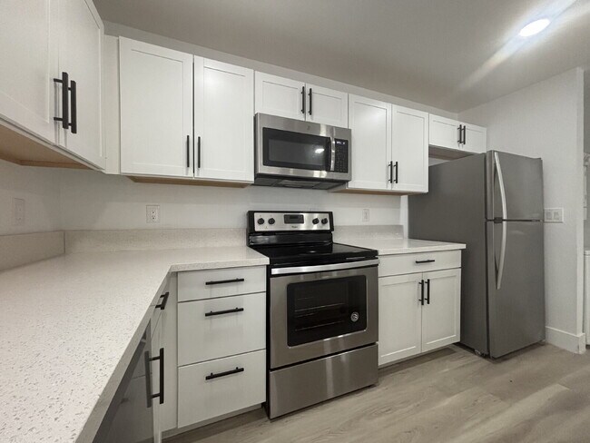 Foto del edificio - Fully remodeled and spacious 2 bed/2 bath with a den available- Las Vegas