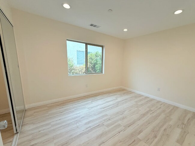 Foto del edificio - 15711 Fairgrove Ave