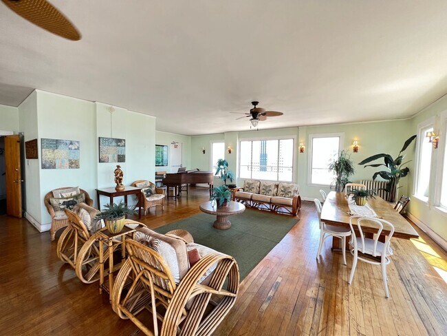 Building Photo - REDUCED REDUCED REDUCED:  Spacious studio ...