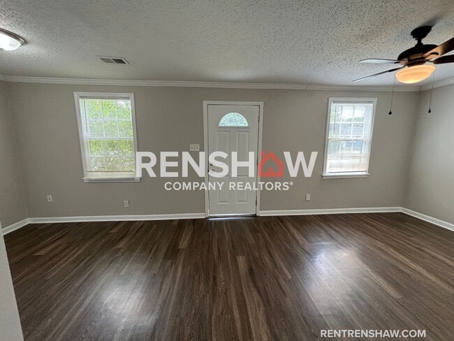 Building Photo - Text the Leasing Team at 901-820-4367 to S...