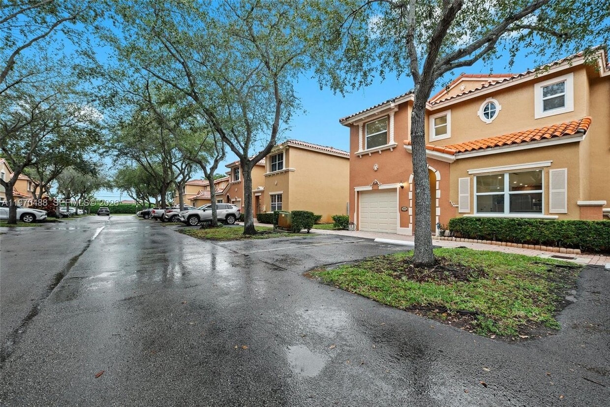 Photo - 8511 NW 141ST TER #405 MIAMI LAKES, FL 33016