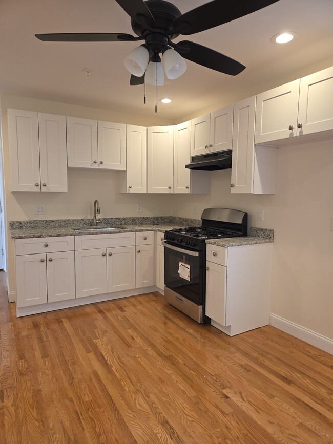 Building Photo - 49 Woodcliff St