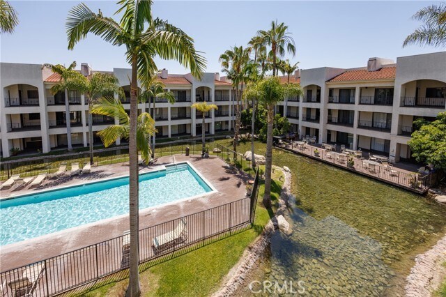 Foto principal - 11600 Warner Ave