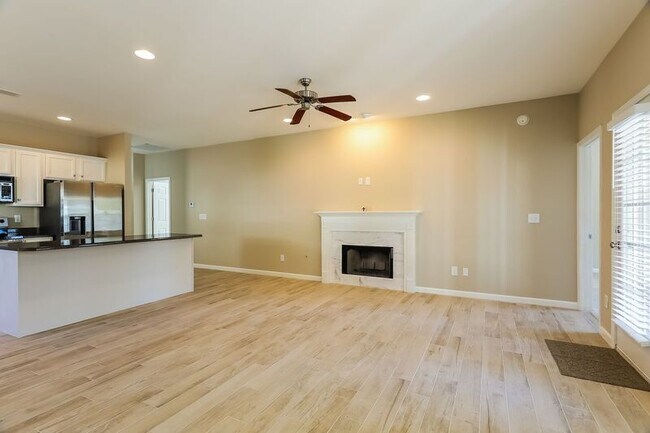 Building Photo - 1060 Fairbank Ln