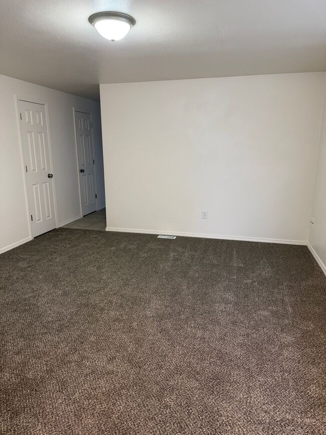 Building Photo - 1705 W Bemis St