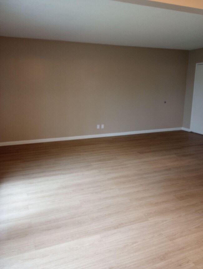 Dresden Apartments Apartments in Anaheim, CA